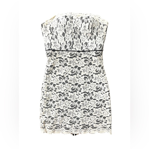 Diane von Furstenberg Walker Two Toned Lace Ivory Black Mini Dress-Size 4 - Picture 7 of 11
